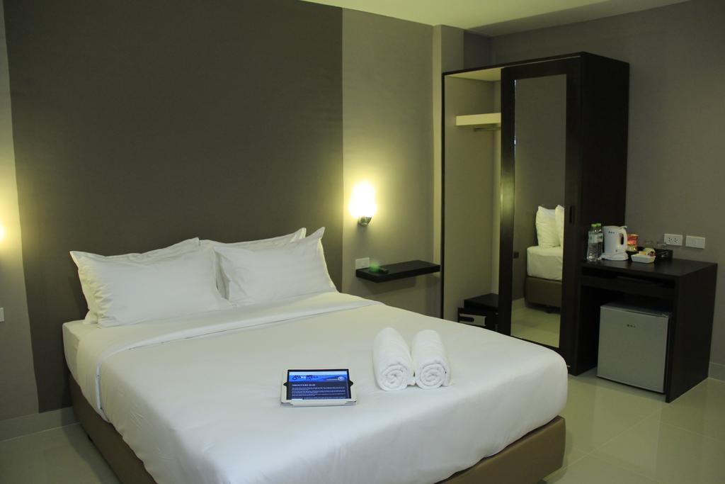 Shooters Guesthouse Pattaya Bilik gambar